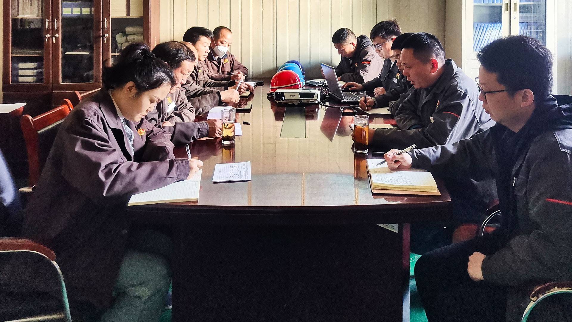 1680225608225663.jpg 強(qiáng)化安全意識-(1).jpg