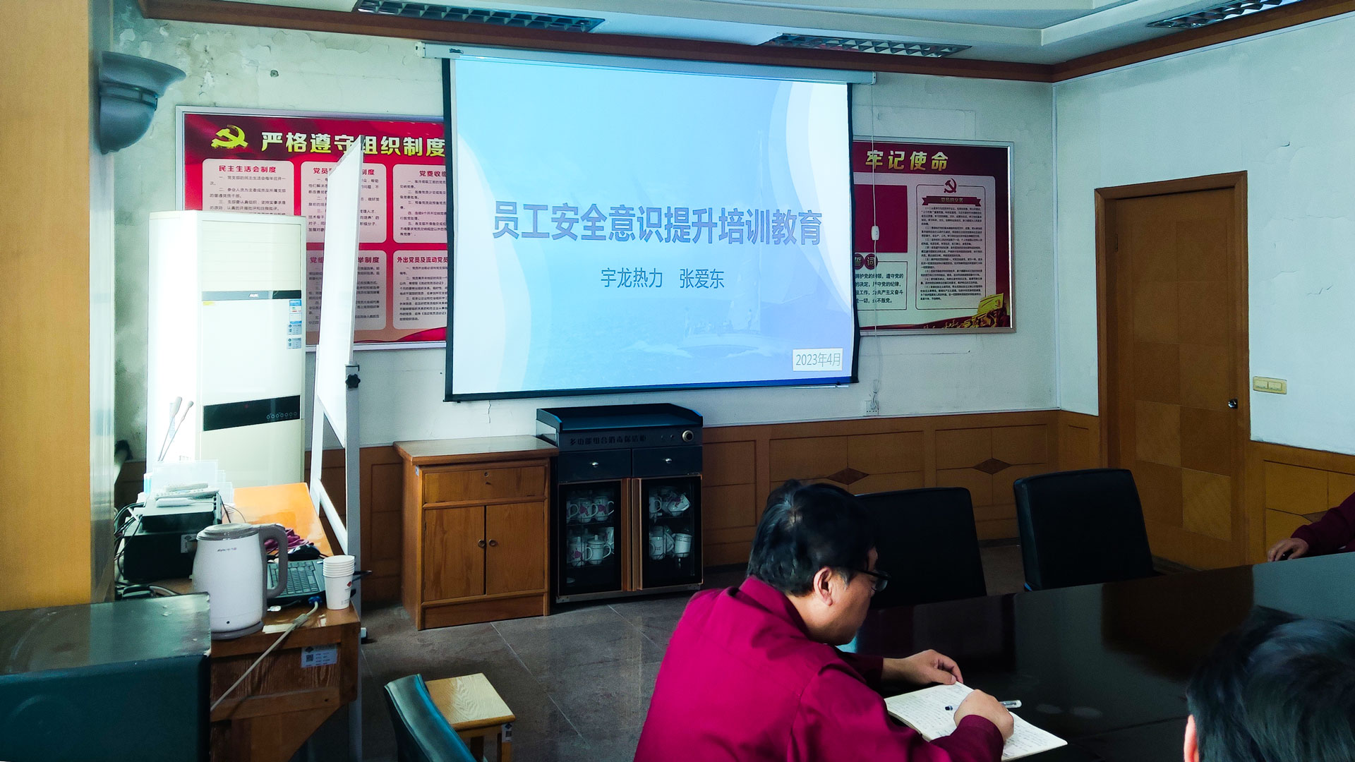 1681808686425225.jpg 開展員工安全意識(shí)提升教育培訓(xùn)2.jpg