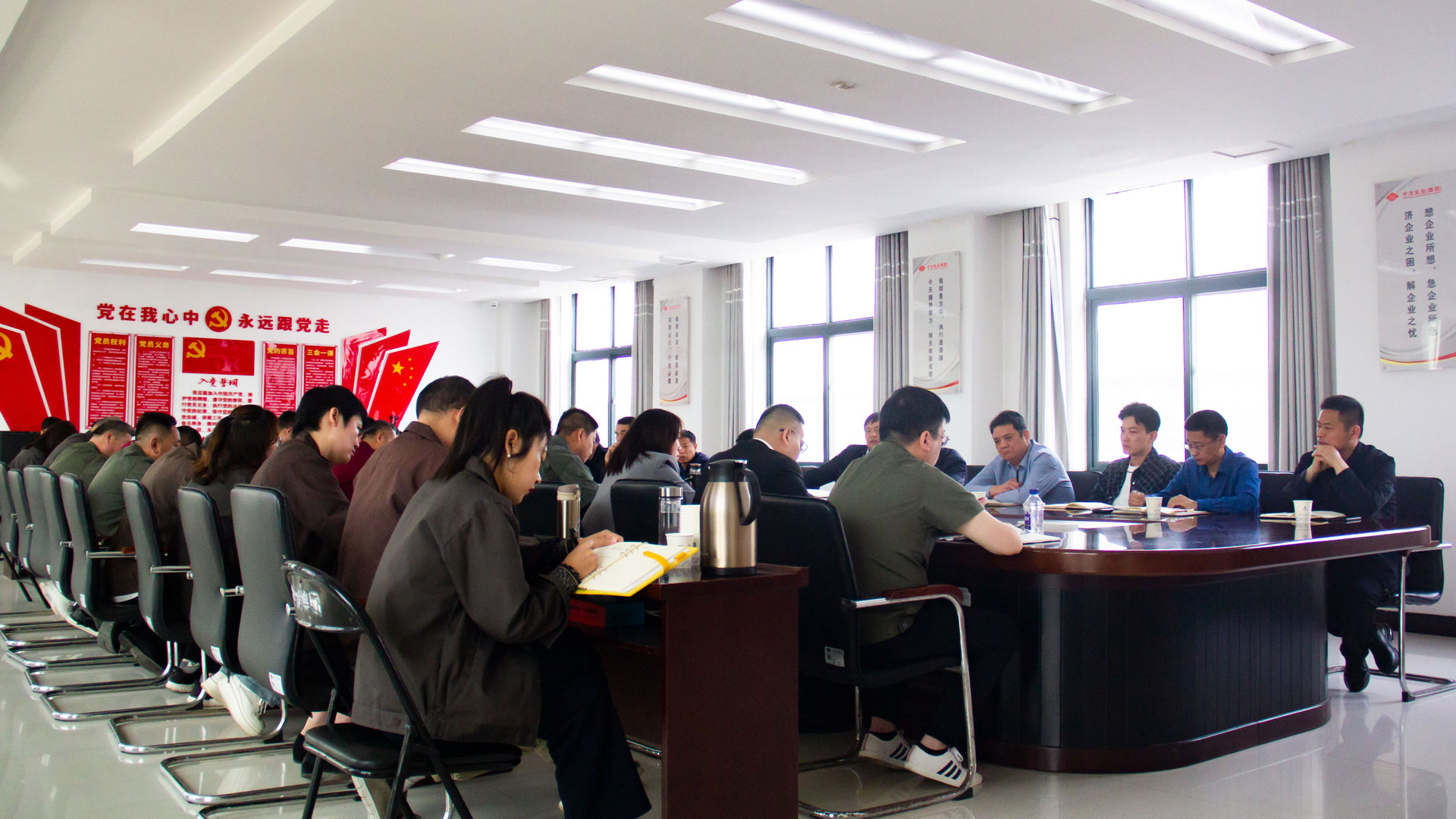 1682660411723899.jpg 一季度經(jīng)濟分析會1.jpg