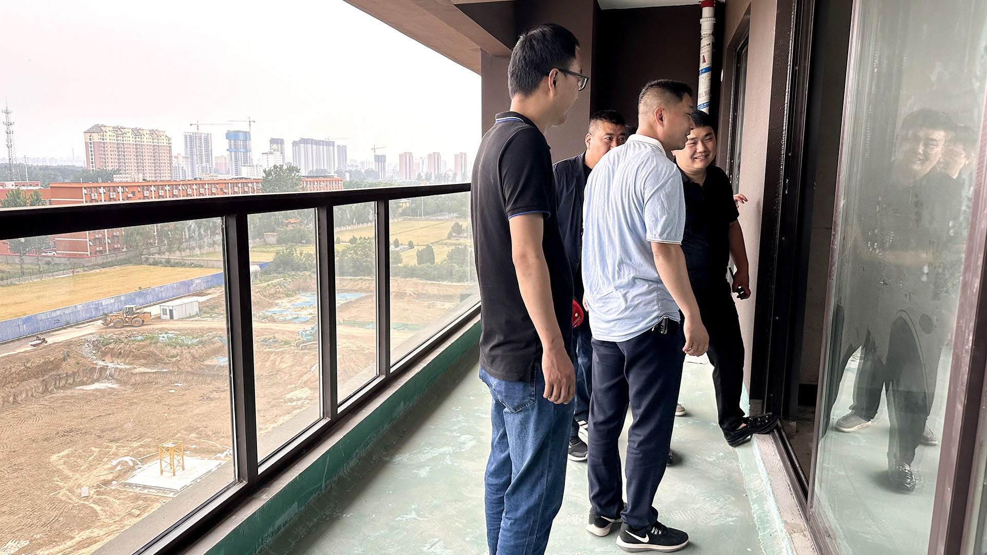 1684477985120648.jpg 交房演練-快速反應(yīng)維修班2.jpg