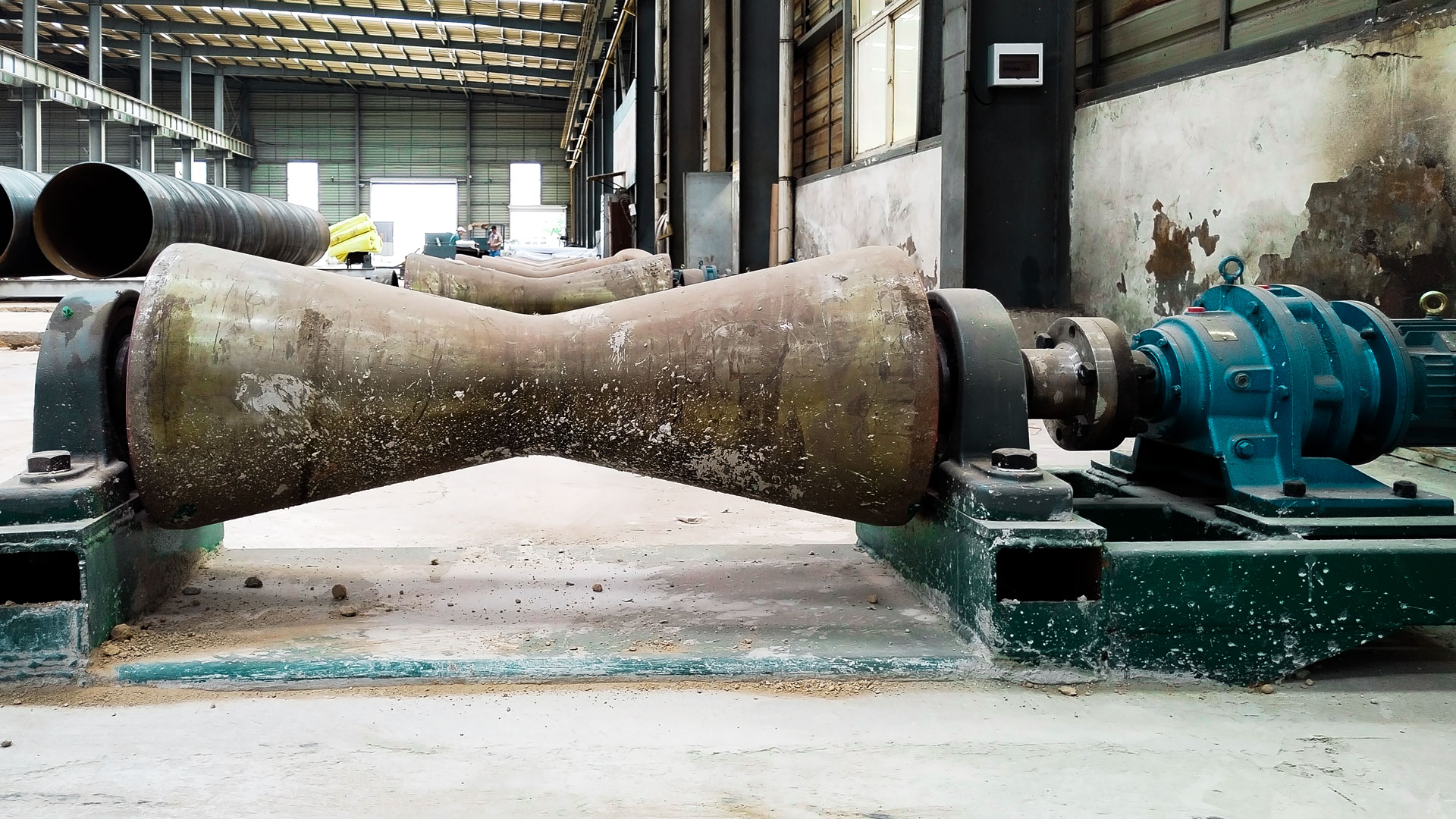 1685687490774158.jpg 宏興管業(yè)圖1-托輥.jpg