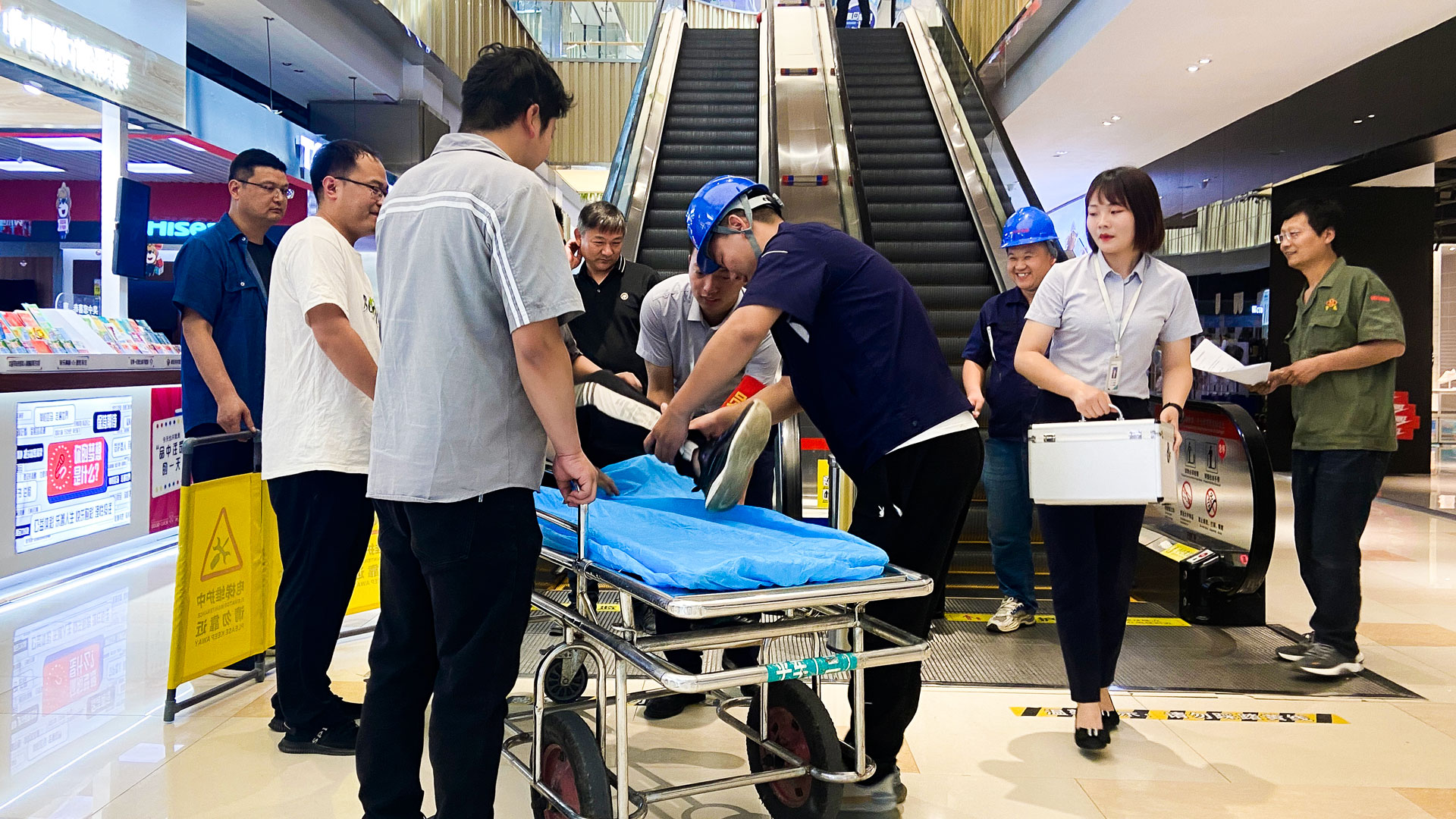 1686298356444734.jpg 開展電梯應急演練圖三.jpg