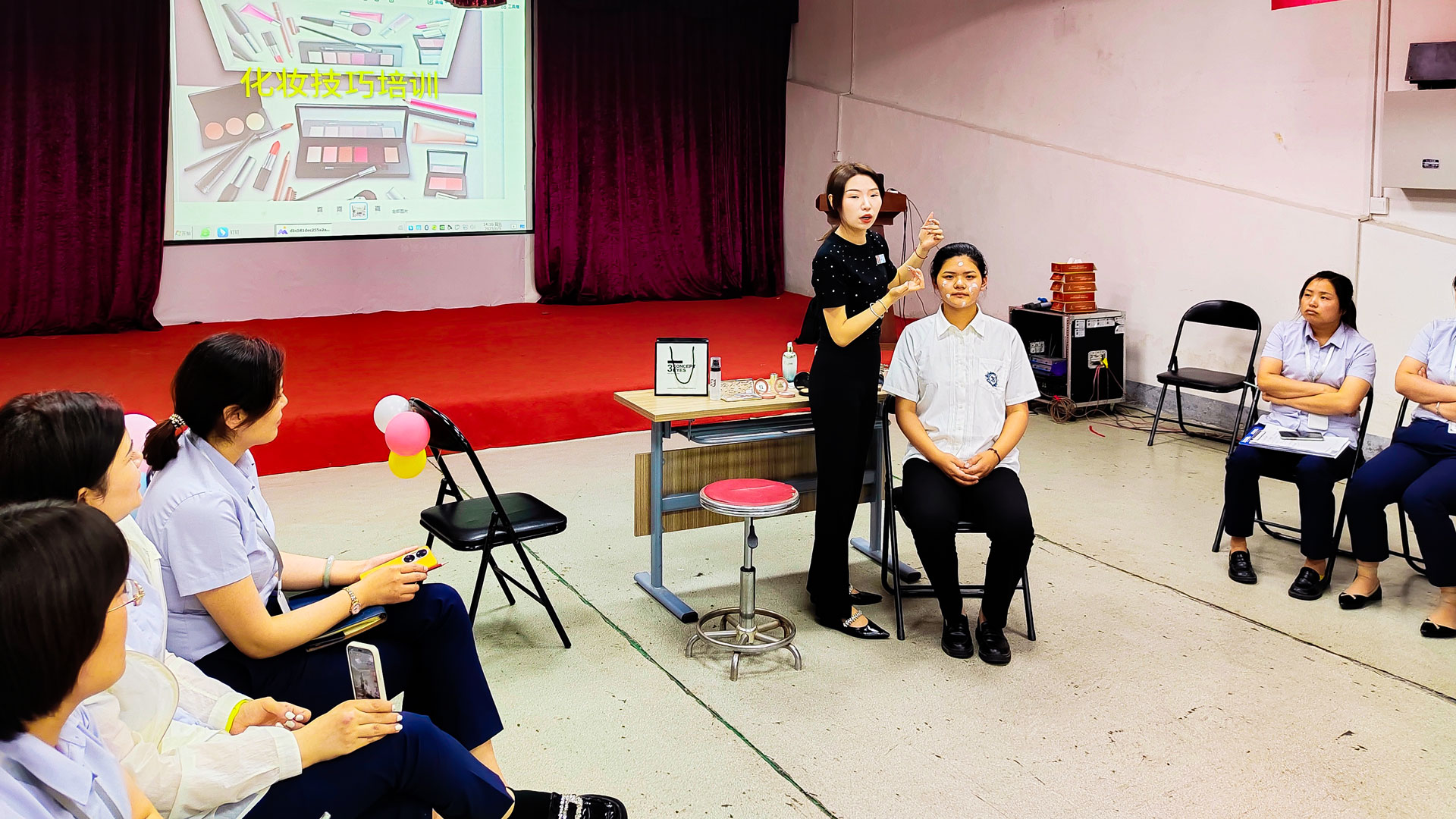 1686900068732862.jpg 宇龍百貨:提升服務(wù)“軟實力”圖二.jpg